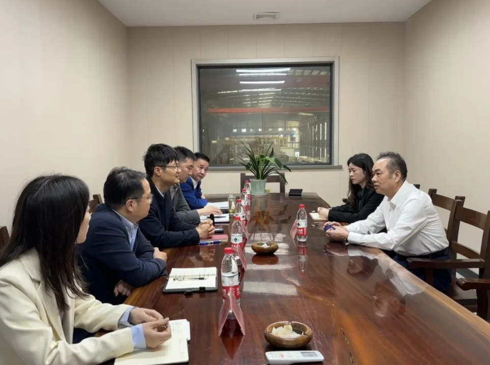 縣委常委、區(qū)(街道)黨工委書(shū)記、管委會(huì)主任田凱一行蒞臨我司走訪(fǎng)慰問(wèn)